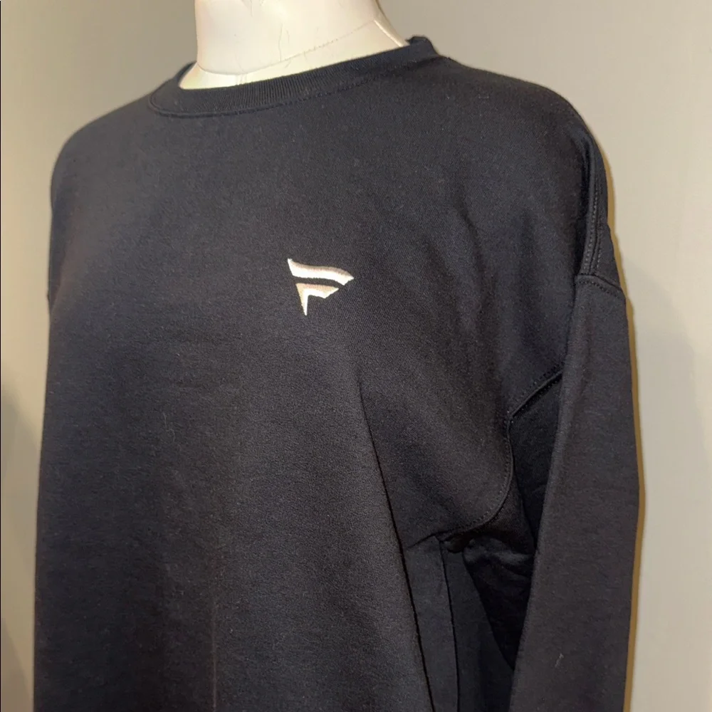 NWOT Unisex Fanatics Black Crewneck Sweatshirt